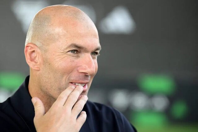 Mohol by sa Zinedine Zidane vrátiť a nahradiť Xabiho Alonsa Mohol by sa Zinedine Zidane vrátiť a nahradiť Xabiho Alonsa v Reale Madrid?