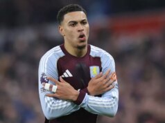 Morgan Rogers „by bol vysnívaným podpisom“ pre Man Utd pred januárovým oknom BIRMINGHAM, ANGLICKO – 21. DECEMBRA: Morgan Rogers z Aston Villy v akcii počas zápasu Premier League medzi Aston Villou a Manchestrom United vo Villa Parku 21. decembra 2025 v anglickom Birminghame. (Foto: Neville Williams/Aston Villa FC cez Getty Images)