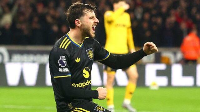 Mountova rastúca úloha v Manchestri United Obrázok zobrazuje stĺpcový graf porovnávajúci minúty Masona Mounta v Premier League za Manchester United počas troch sezón. Sezóna 2024-25 má doteraz najvyšší zaznamenaný počet minút 621. Sezóna 2025-26 je tesne pozadu s 585 minútami. Sezóna 2023-24 mala najmenej minút 513. Zdroj údajov sa pripisuje spoločnosti Opta.