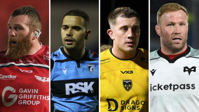 Dwayne Peel oslavuje s krídlom Tomom Rogersom po tom, čo Scarlets porazili Leinstera