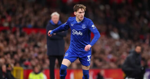 MANCHESTER, ANGLICKO - 24. NOVEMBRA: James Garner z Evertonu počas zápasu Premier League medzi Manchestrom United a Evertonom na Old Trafford 24. novembra 2025 v anglickom Manchestri. (Foto: Marc Atkins/Getty Images)
