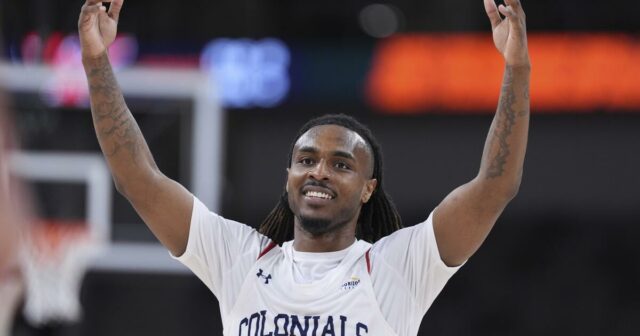 Muži USC urobia vzácny krok pridaním rozohrávača v polovici sezóny Muži USC urobia vzácny krok pridaním rozohrávača v polovici sezóny