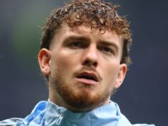 Mužovi z Liverpoolu povedali, aby „riskoval“, pretože podpis Evertonu je pre neho „návrh“. Mužovi z Liverpoolu povedali, aby „riskoval“, pretože podpis Evertonu je pre neho „návrh“.