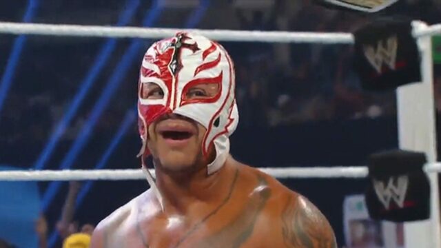 Myšlienky a modlitby k hviezde WWE Rey Mysterio
