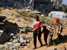 Izraelské sily zabíjajú Palestínčanov v Gaze, podnikajú nálety na Západnom brehu Jordánu | Správy o konflikte medzi Izraelom a Palestínou NAŽIVO: Zvuk izraelských bômb, hukot dronov prehlušuje Vianoce v Gaze | Správy o konflikte medzi Izraelom a Palestínou