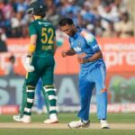 Prasidh Krishna obsadil Quintona de Kocka po tom, čo ten skóroval storočie. (P/C: BCCI/X)