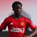 Neapol identifikuje prioritu stredu poľa pred Kobbie Mainoo