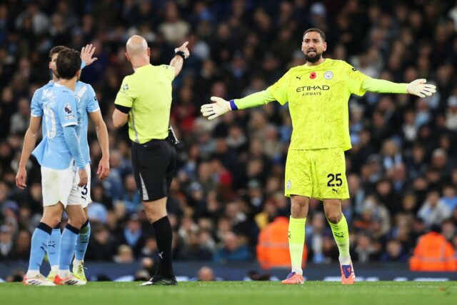 Nedostatok disciplíny Gianluigiho Donnarummu je problémom, ktorý Pep Guardiola ignoruje Gianluigi Donnarumma bol od svojho vstupu do Man City opakovane obvinený z nesúhlasu (AFP cez Getty Images)