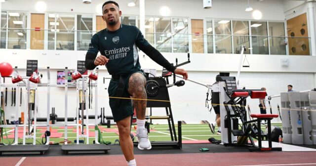 Neprítomnosť Gabriela Jesusa a Maxa Dowmana vysvetlila tým, že vynechalo Gabriel Jesus počas tréningu Arsenalu