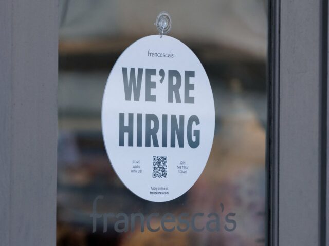 Nezamestnanosť v USA dosiahla najvyššiu úroveň od roku 2021, keďže trh práce sa ochladzuje | Obchodné a ekonomické správy
