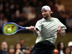 Nick Kyrgios varoval pred tenisovou budúcnosťou po „triku“ Battle of the Sexes Nick Kyrgios gestikuluje k davu (Amy Alfiky/POOL/PA Wire)