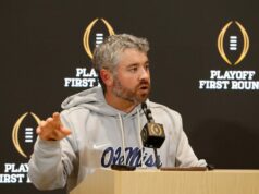 Nick Saban odhaľuje strohú radu, ktorú dal Pete Goldingovi predtým, ako prevzal Lane Kiffinovu prácu Ole Miss logo pochodového šialenstva