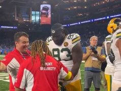 Nováčik Packers si získal fanúšikov zdieľaním moriaka s ochrankou po víťazstve v Deň vďakyvzdania v Detroite Obranný zákrok nováčika v Green Bay Nazir Stackhouse bol medzi hráčmi Packers, ktorí oslávili svoj rozruch 31:24 s Lions zvyčajným sviatkom Dňa Turecka na ihrisku.