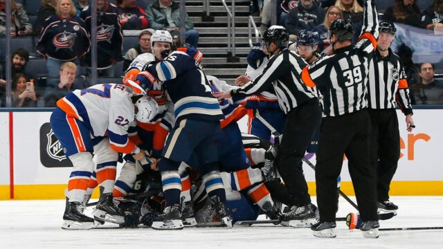 Novinky z NHL: Mayhem preberá zápas Blue Jackets-Islanders
