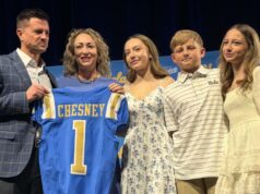 Nový futbalový tréner UCLA víta stredoškolských trénerov Nový futbalový tréner UCLA víta stredoškolských trénerov