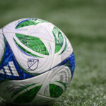 Obranca Manchestru United sa oficiálne vracia do tréningu po ťažkom zranení kolena