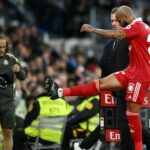 Obranca Sevilly zasiahol dlhým zákazom činnosti po červenej karte Realu Madrid