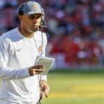 Obranný koordinátor USC D'Anton Lynn preberá prácu v Penn State