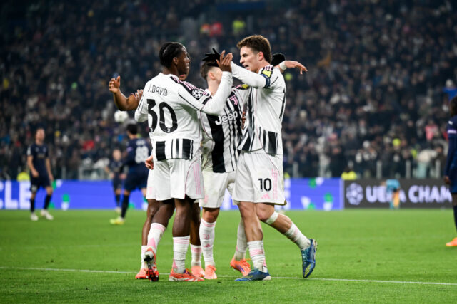 Obrázok: Tréner Juventusu Spalletti po góle a striedaní objíma a Obrázok: Tréner Juventusu Spalletti po góle a striedaní objíma a bozkáva Davida