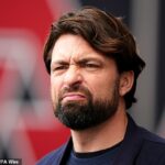 Russella Martina museli odprevadiť zo štadióna Falkirku, aby sa vyhol nahnevaným fanúšikom Rangers