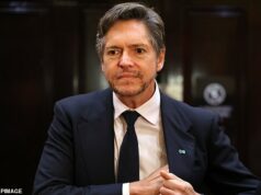 Odhalené: Trapný čin, ktorý musí urobiť starosta Melbourne po tom, čo prehral kriketovú stávku Ashes s londýnskym Sadiqom Khanom Primátor Melbourne Nick Reece (na obrázku) prehral veľmi zahanbujúcu stávku so starostom Londýna Sadiqom Khanom po tom, čo Anglicko v sobotu na MCG vyhralo štyri góly.