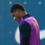 Hansi Flick, hlavný tréner FC Barcelona, ​​hovorí pre médiá na tlačovej konferencii po zápase po zápase MD2 fázy Ligy majstrov UEFA 2025/26 medzi FC Barcelona a Paris Saint-Germain