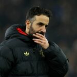 Amorim sa pozerá z postrannej čiary.