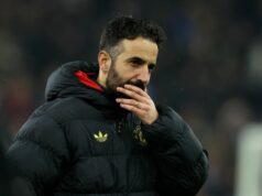 Oficiálne sa o prestupe z Man Utd rozhodlo ako extra súťaž v strede poľa Amorim sa pozerá z postrannej čiary.