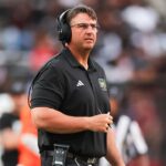 Ohio Bobcats vyhodili hlavného futbalového trénera Briana Smitha za príčinu