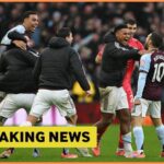 Ollie Watkins sa prizerá počas predzápasovej prípravy Aston Villy