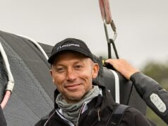 Olympionik Ian Thorpe vedie dojemnú poctu obetiam masovej streľby Bondiho v Sydney až po Hobart Yacht Race – ako popredný súťažiaci sa v zradných podmienkach ukloní skoro. Bývalý olympionik Ian Thorpe absolvuje preteky jácht zo Sydney do Hobartu na palube LawConnect