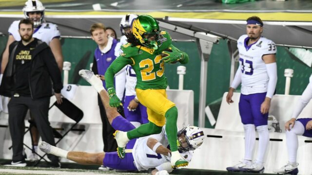 Oregon Ducks porazili Jamesa Madisona 51:34 v play-off univerzitného futbalu
