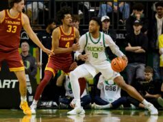 Oregon prichádza do zápasu s UCLA na 4-zápase Syndikácia: Strážca registra