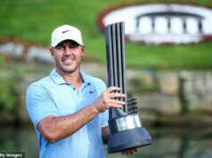 PGA vydáva záhadné vyhlásenie o odchode Brooksa Koepku z LIV Golf, keď ho fanúšikovia vyzývajú, aby sa vrátil na Tour Zdroj pre Daily Mail povedal, že Koepka informoval PGA Tour o svojom úmysle opustiť LIV Golf ešte pred utorňajším oznámením prostredníctvom hovorcu.