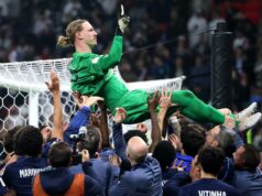 PSG nájde nepravdepodobného nového hrdinu a ďalšie problémy po zahanbujúcej objednávke Kyliana Mbappeho v hodnote 52 miliónov libier Matvey Safonov z Paríža Saint-Germain je vyhadzovaný do vzduchu svojimi spoluhráčmi - ale nie všetci