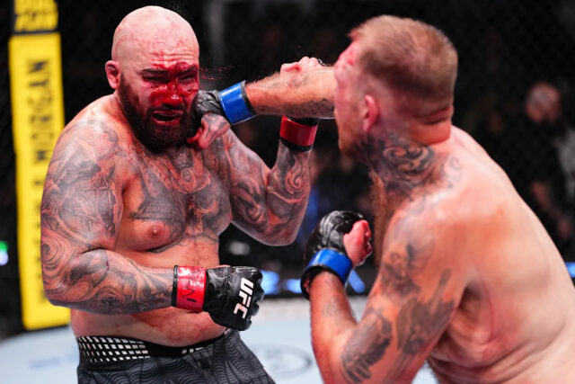 Päť bojovníkov previezli do nemocnice po UFC Vegas 112
