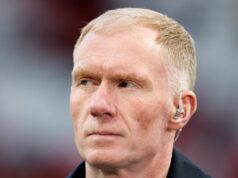 Paul Scholes kritizuje Rubena Amorima, pretože „posledný klinec do rakvy“ hovorí za veľa Paul Scholes pracujúci ako učenec