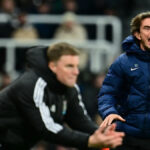 Penaltový incident Dana Burna a Rodriga Bentancura v parku St James