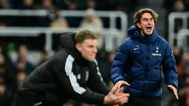 Penaltový incident Dana Burna a Rodriga Bentancura v parku St James