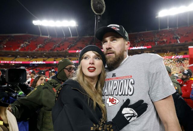 Perez Hilton reaguje po tom, čo Jason a Travis Kelce Travis Kelce a Taylor Swift (obrázok cez Getty Images)