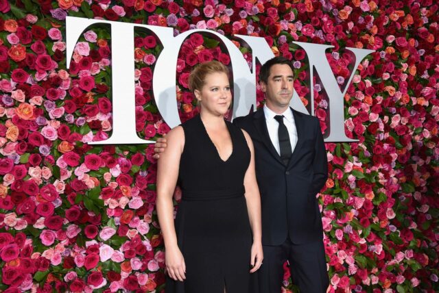 Perez Hilton tvrdí, že Amy Schumer a Chris Fischer „berú Amy Schumer a Chris Fischer (obrázok cez Getty Images)