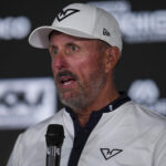 Snímka obrazovky komentára Phila Mickelsona k príspevku používateľa X (cez @Milajoy)