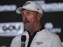 Phil Mickelson vyzýva na zatknutie Gavina Newsoma, pretože podporuje zoznam ľudí, ktorých Kash Patel potrebuje umiestniť za mreže Snímka obrazovky komentára Phila Mickelsona k príspevku používateľa X (cez @Milajoy)