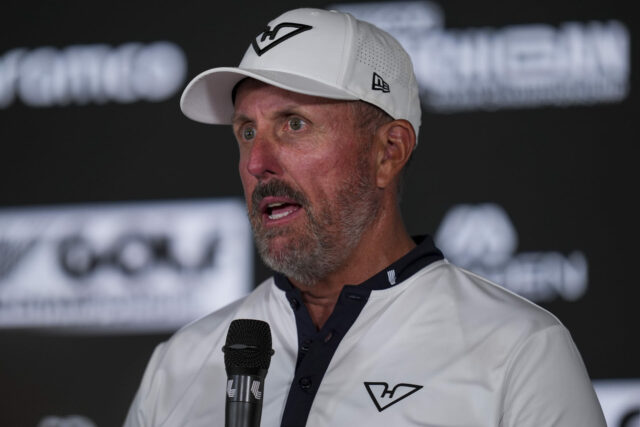 Snímka obrazovky komentára Phila Mickelsona k príspevku používateľa X (cez @Milajoy)