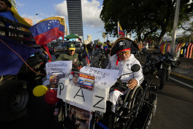 Pirátski motorkári križujú Caracas na protest proti Trumpovi | Energia
