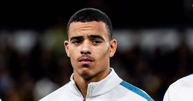 BRUSEL, BELGICKO - 9. DECEMBRA: Mason Greenwood z Olympique de Marseille sleduje pred fázou MD6 zápasu Ligy majstrov UEFA 2025/26 medzi R. Union Saint-Gilloise a Olympique de Marseille na štadióne RSC Anderlecht 9. decembra 2025 v Bruseli v Belgicku. (Foto Gabriel Calvino Alonso/BSR Agency/Getty Images)