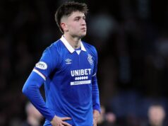Posilnenie Mikeyho Moorea po neúspechu mladíka Tottenhamu Rangers Dospievajúci talent Tottenhamu Mikey Moore sa po neúspechu kvôli zraneniu vráti do Rangers