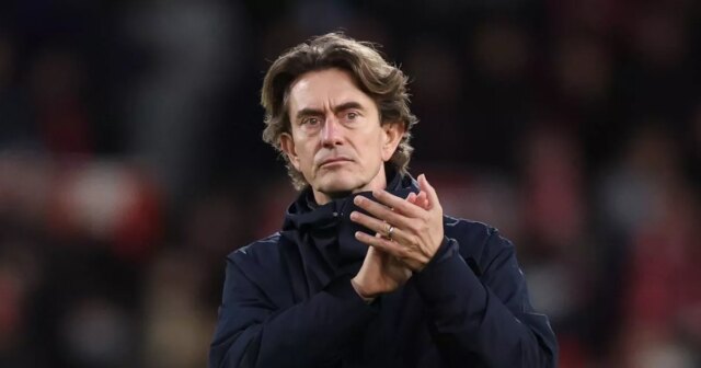 Postoj Tottenhamu k vyhadzovaniu Thomasa Franka počas hrozného začiatku Premier Manažér Tottenhamu Thomas Frank sa pozerá pred zápasom Premier League proti Nottinghamu Forest