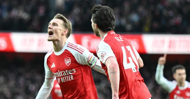 Prečo Declan Rice kričal na Martina Odegaarda, bolo pre Arsenal Martin Odegaard oslavoval skórovanie po majstrovskom výkone proti Brightonu