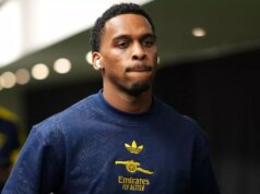 Prečo Jurrien Timber nie je v zostave Arsenalu pre zápas v Brightone, informuje Mikel Arteta Jurrien Timber pred zápasom Arsenalu